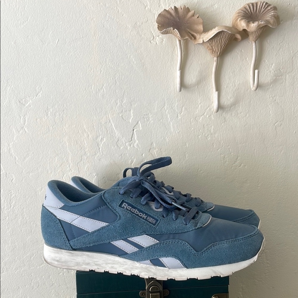 Reebok athletic shoe size 10.5